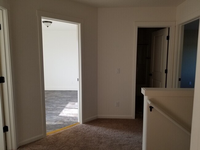 Building Photo - Beautiful well maintained 4 bedroom 3 bath...