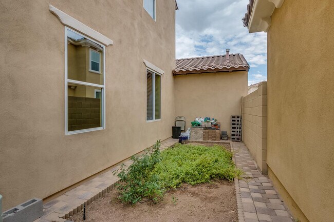 Building Photo - GREAT LOCATION!  Fabulous move-in ready 5 bed /3 bath home in south Tempe