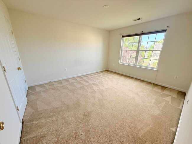 Building Photo - 3 Brushy Creek Cir