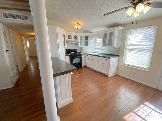 Building Photo - West El Paso 4 bed refrig A/C Home
