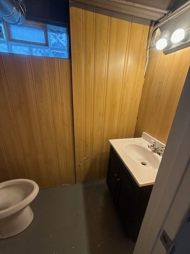 Building Photo - Charming 3-Bedroom Home Near Kenosha Dream Park