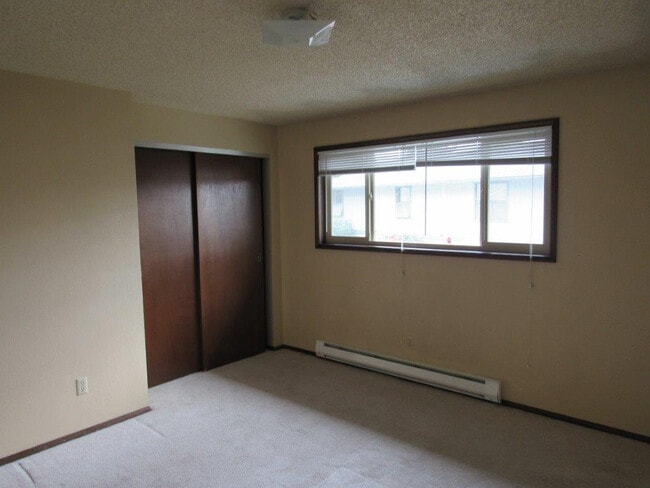 Building Photo - Beautiful 2 Bedrrom, 1.5 Bathroom Condo