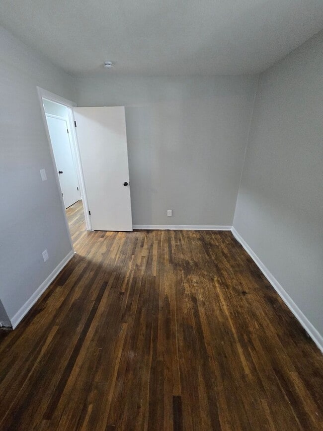 Building Photo - 3 BEDROOM SINGLE FAMILY
