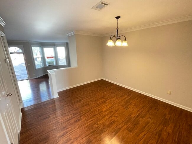 Building Photo - Fairmont Court townhome available close to...