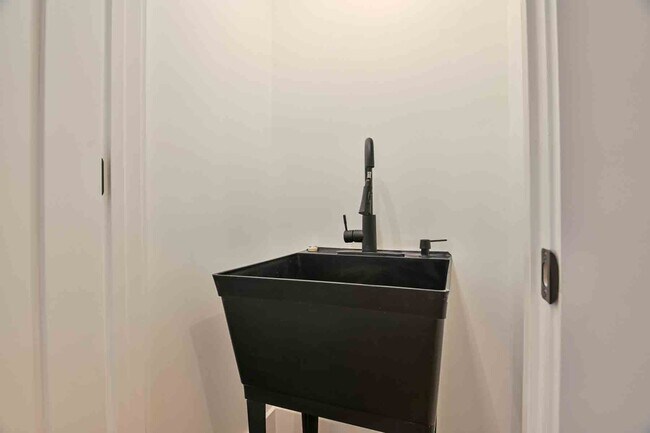 Building Photo - 2641 4th St NE