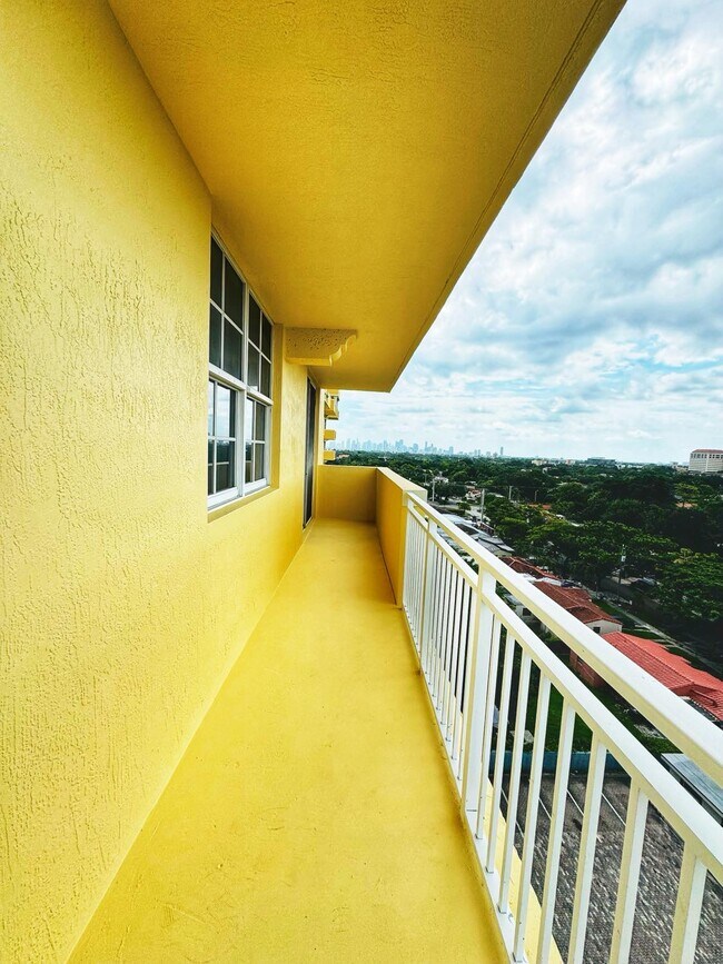 SW View - 215 SW 42nd Ave