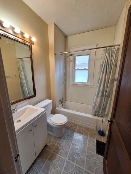 Building Photo - 2305 7th Street Rd