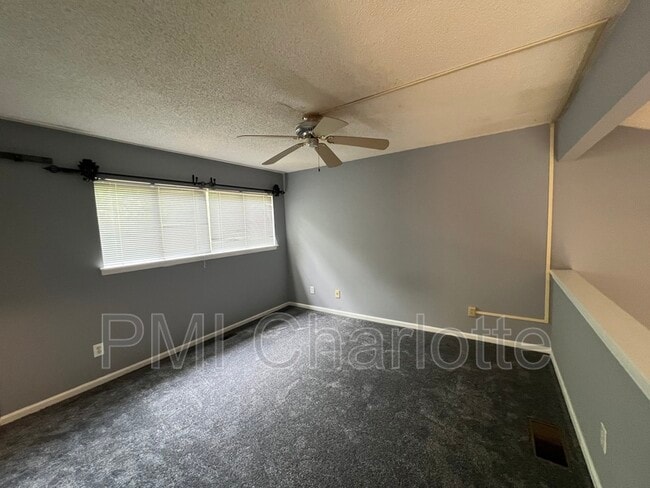 Building Photo - 8087 Charter Oak Ln