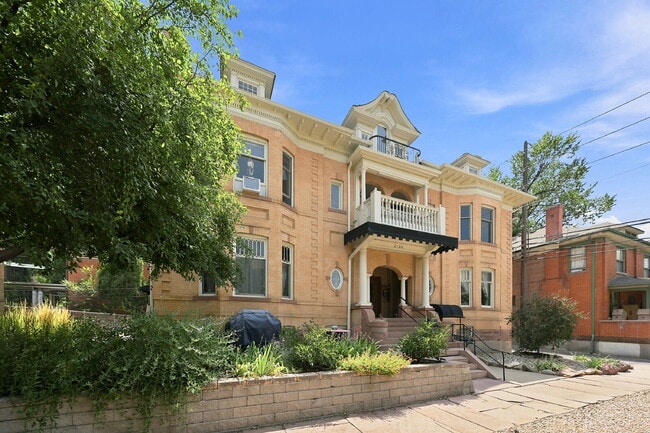 Building Photo - $1,720.95 with $300 off the first month rent, 1 Bed - 1 Bath, Condo in Denver with All Utilities ...