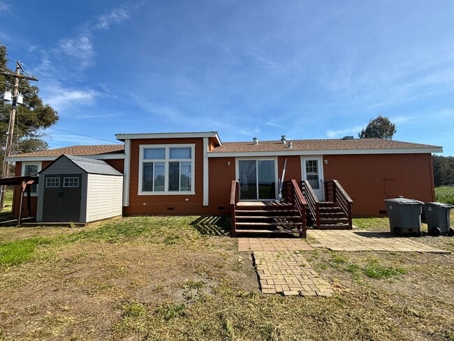 Building Photo - Charming Horse Property - 2 Bed/ 2 Bath with office- Home with Scenic Views and Pasture