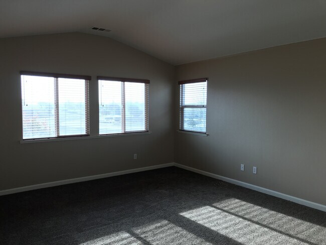 Building Photo - 1235 Bluegrass Ct
