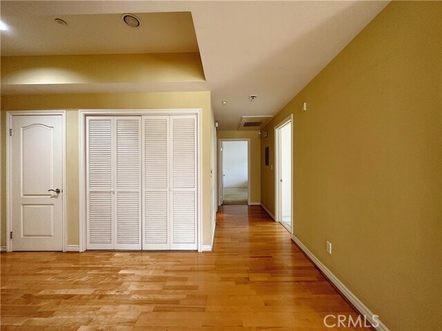 Building Photo - 320 S Willaman Dr