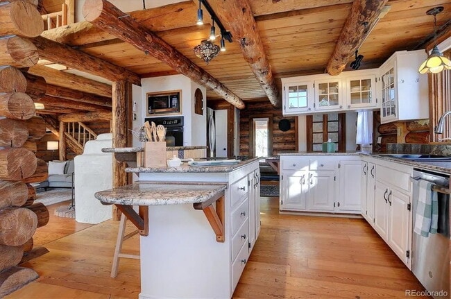 Building Photo - Mountain Log Home for Rent with views and ...