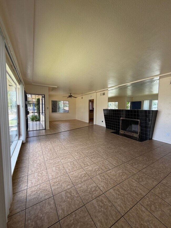 Building Photo - Large 3/3 Single-Family Home With Giant Yard