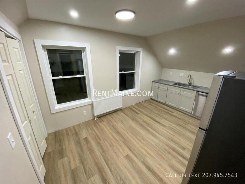 Building Photo - 46 Main Rd S