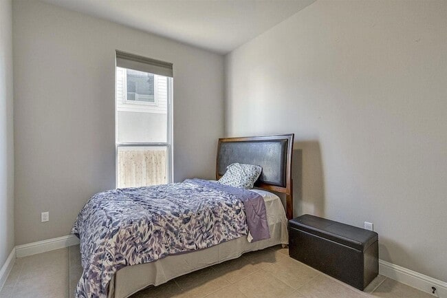 Building Photo - 14924 Iveans Way