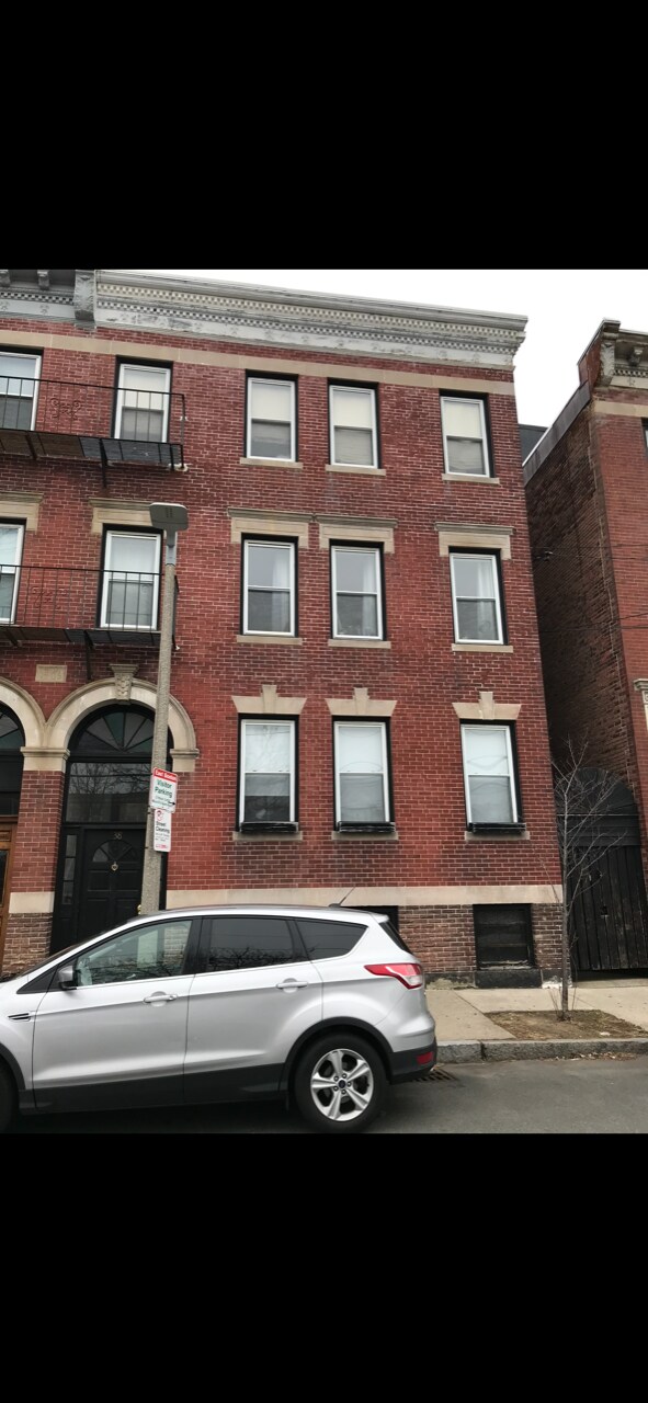 Building Photo - 38 Frankfort St