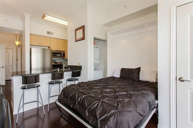 Building Photo - 3225 Turtle Creek Blvd Blvd