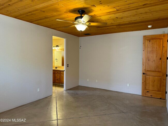 Building Photo - 1717 N Baxter Dr