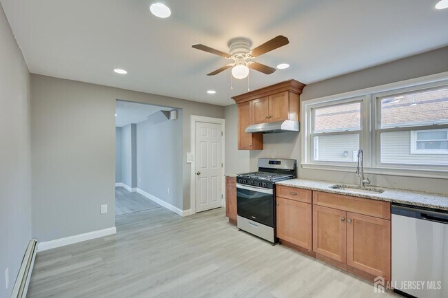 Building Photo - 36 2nd Ave