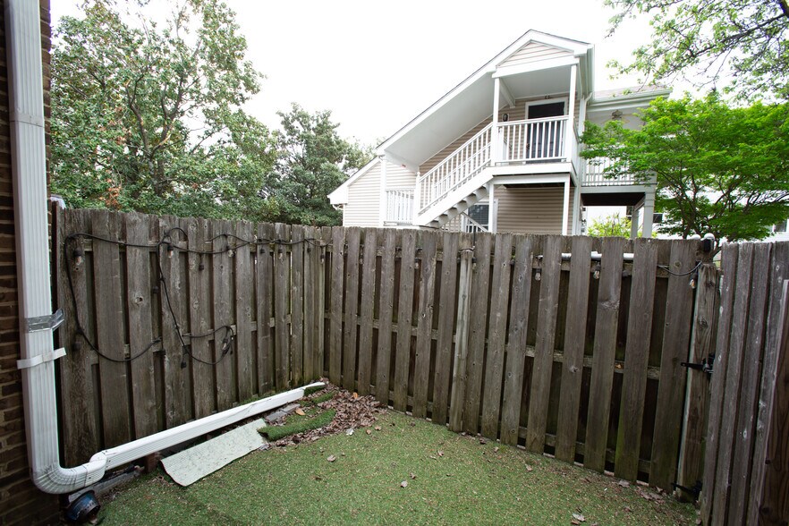 Building Photo - 1605 Deford Bailey Ave