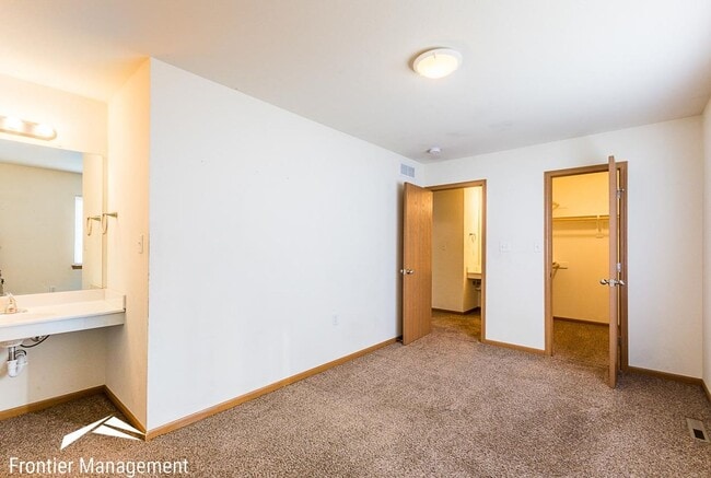 Building Photo - 402 N 10th