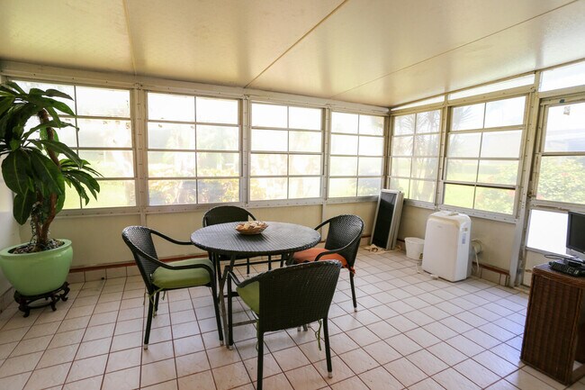 Building Photo - 1041 Orange Terrace