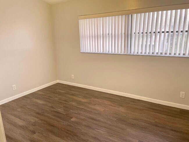 Building Photo - 2700 S Oakland Forest Dr