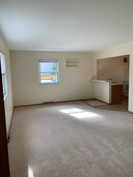 Living Room - 5400 Beacon Hill Rd