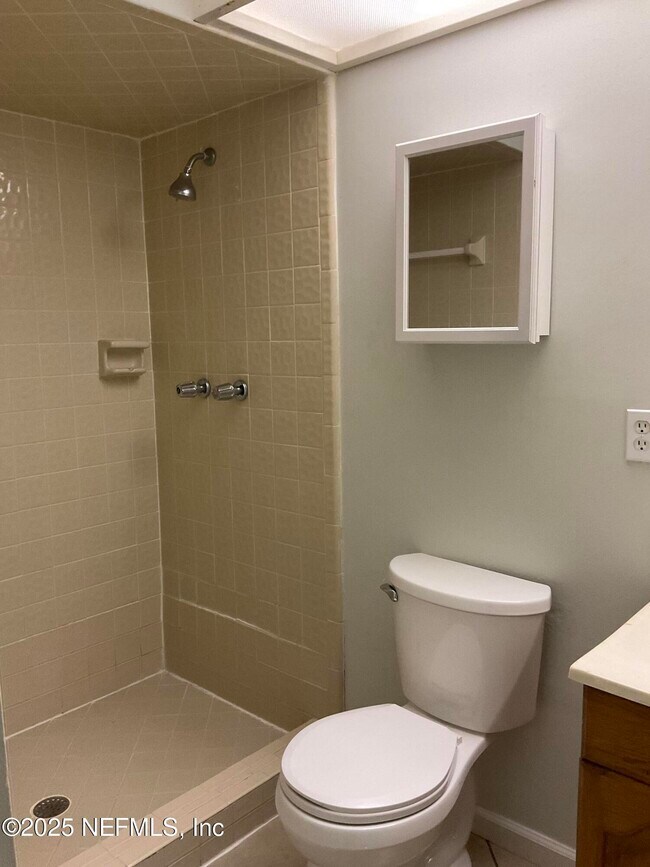 Building Photo - 7627 Indian Lakes Dr