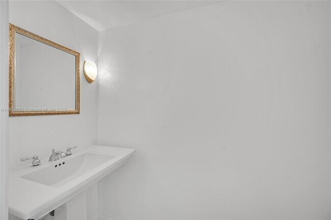 Building Photo - 5555 N Ocean Blvd