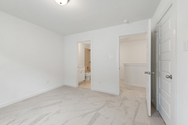Building Photo - 1217 Chestnut Ct