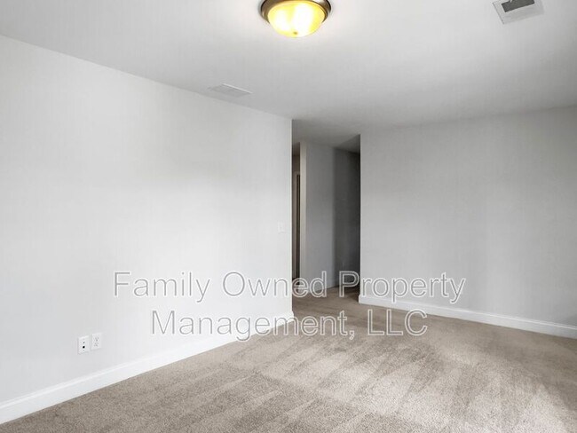 Building Photo - 302 Red Leaf Blvd