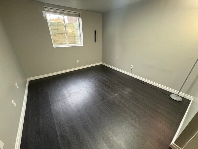 Building Photo - 1228 W Cleveland Ave