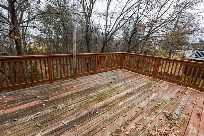 Building Photo - Seven Oaks Townhouse