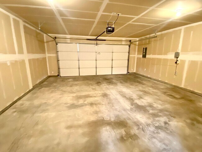 Building Photo - 3 Bedroom 2 Bath  PET FRIENDLY home in SW ...