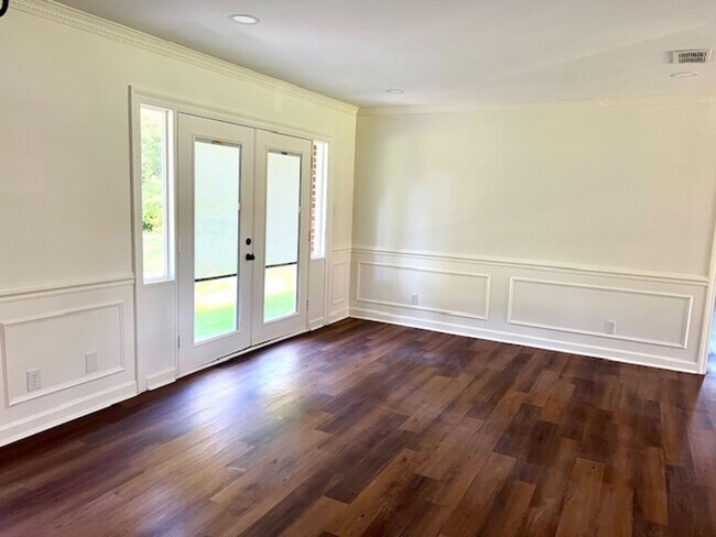Building Photo - Brick home in Cypress Shores Subd