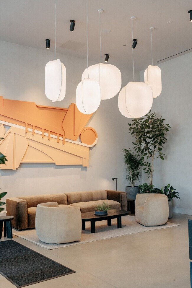 Building Photo - 755 S Clark St