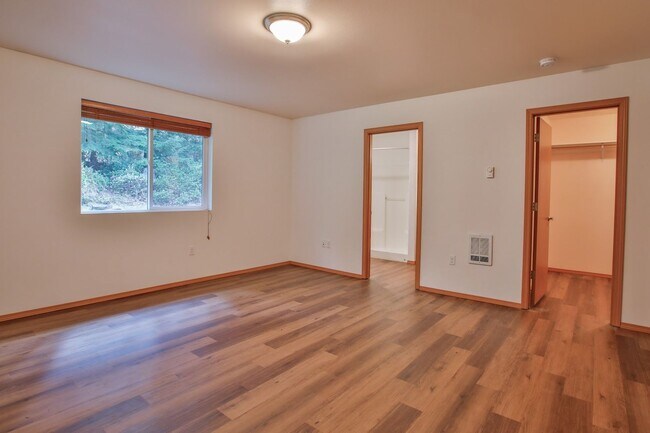 Building Photo - Private Beach Access Comes with This Lovely Freeland Home!