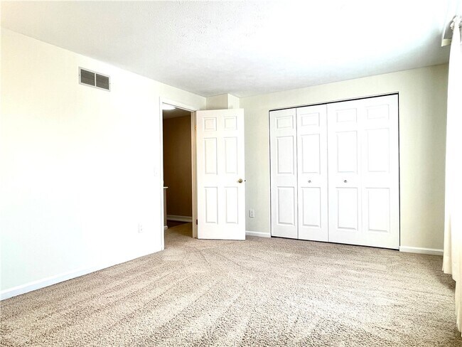 Building Photo - 35 Camberley Pl