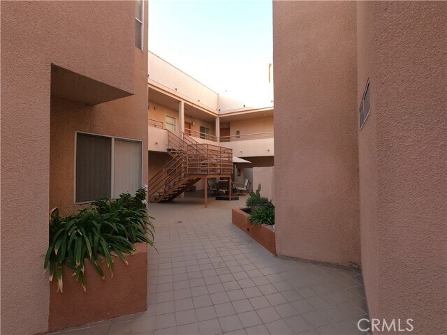 Building Photo - 5060 Kester Ave