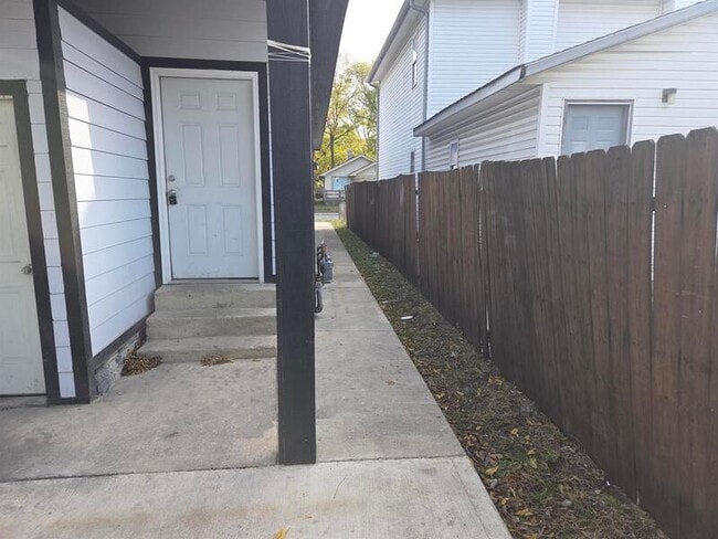 Building Photo - 1348 S Belmont Ave