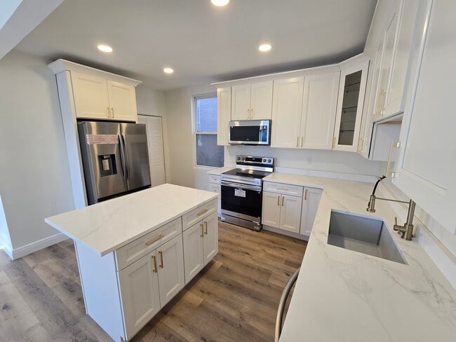 Building Photo - 762 E Station St