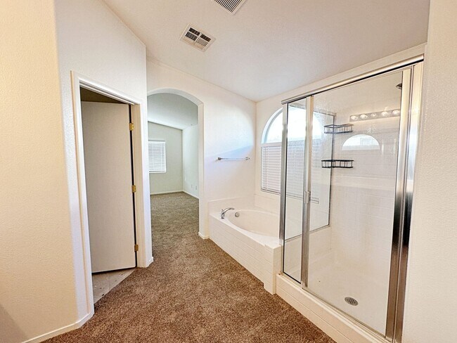 Building Photo - SINGLE STORY HOME WITH CASITA IN GATED COMMUNITY