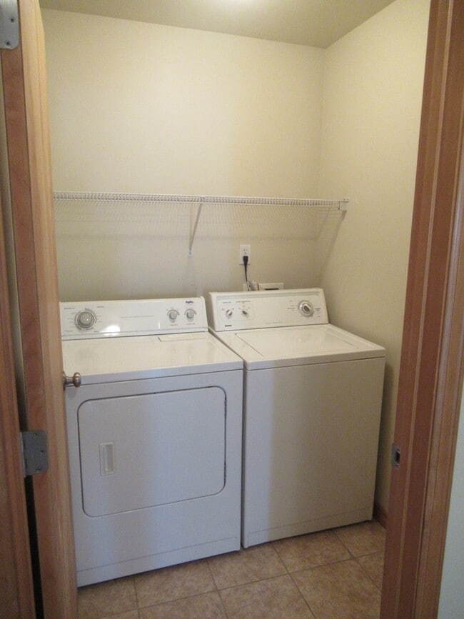 Building Photo - BONUS RENT SPECIAL! Nice 3 Bed, 2 Bath Home!