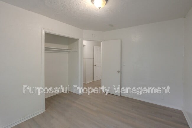Building Photo - 2300 Miramar Blvd