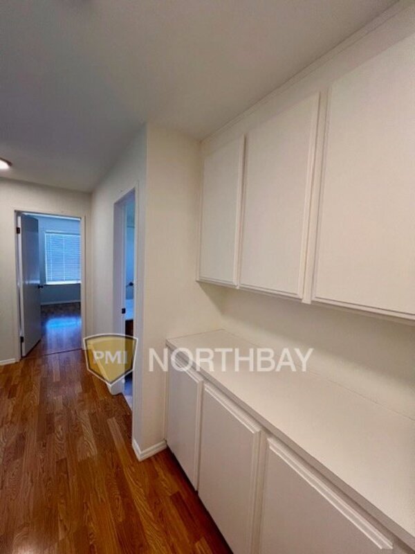 Building Photo - 3552 Larchmont Ct