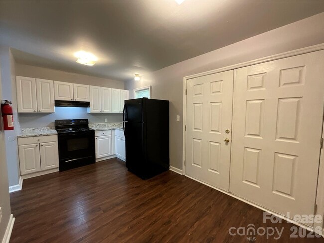 Building Photo - 206 W 15th St