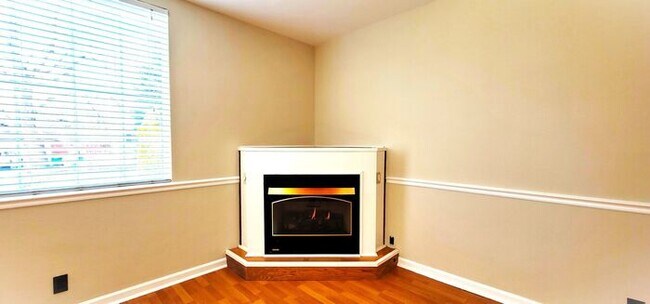 Building Photo - Spacious & Charming 2-Bed/2-Bath Home – Wa...