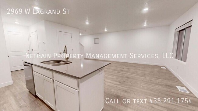 Building Photo - 2969 W LaGrand St